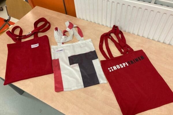 Van oude kleding naar tassen